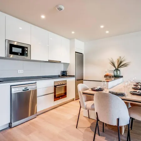Apt. With Private Pool Wellingtonia Apartment *