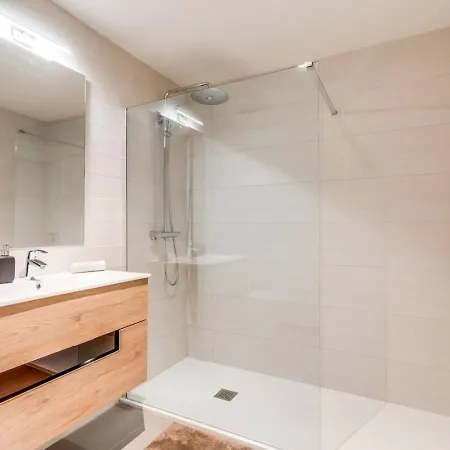 Apt. With Private Pool Wellingtonia Apartment *