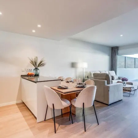 Apt. With Private Pool Wellingtonia Apartment
