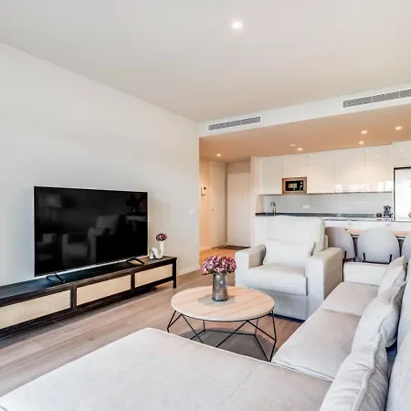 Apt. With Private Pool Wellingtonia Apartment *
