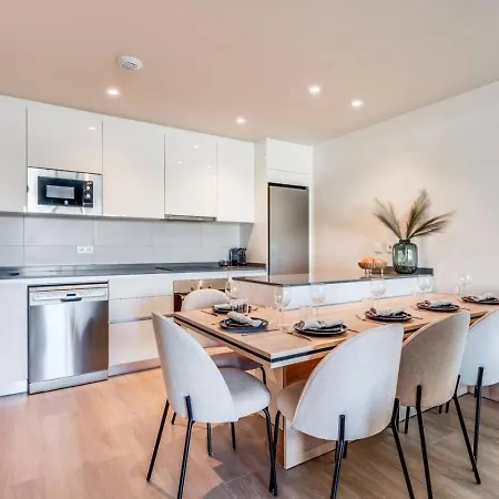 Apt. With Private Pool Wellingtonia Apartment *